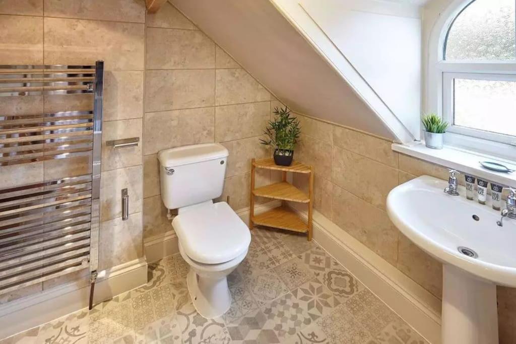 May House 3 Bedroomed House Уитби Екстериор снимка